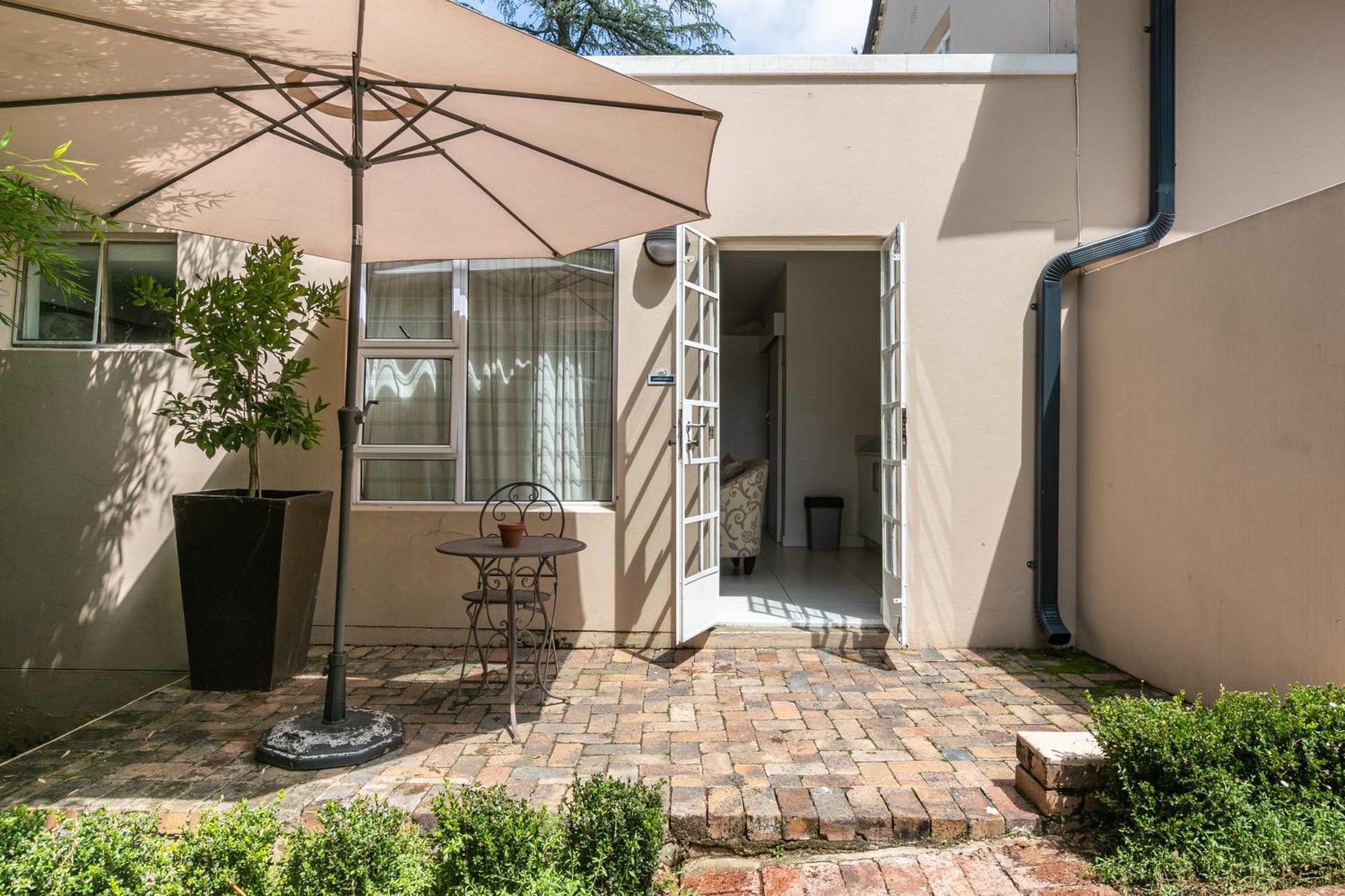 Emmarentia Guest House Йоханнесбург Экстерьер фото